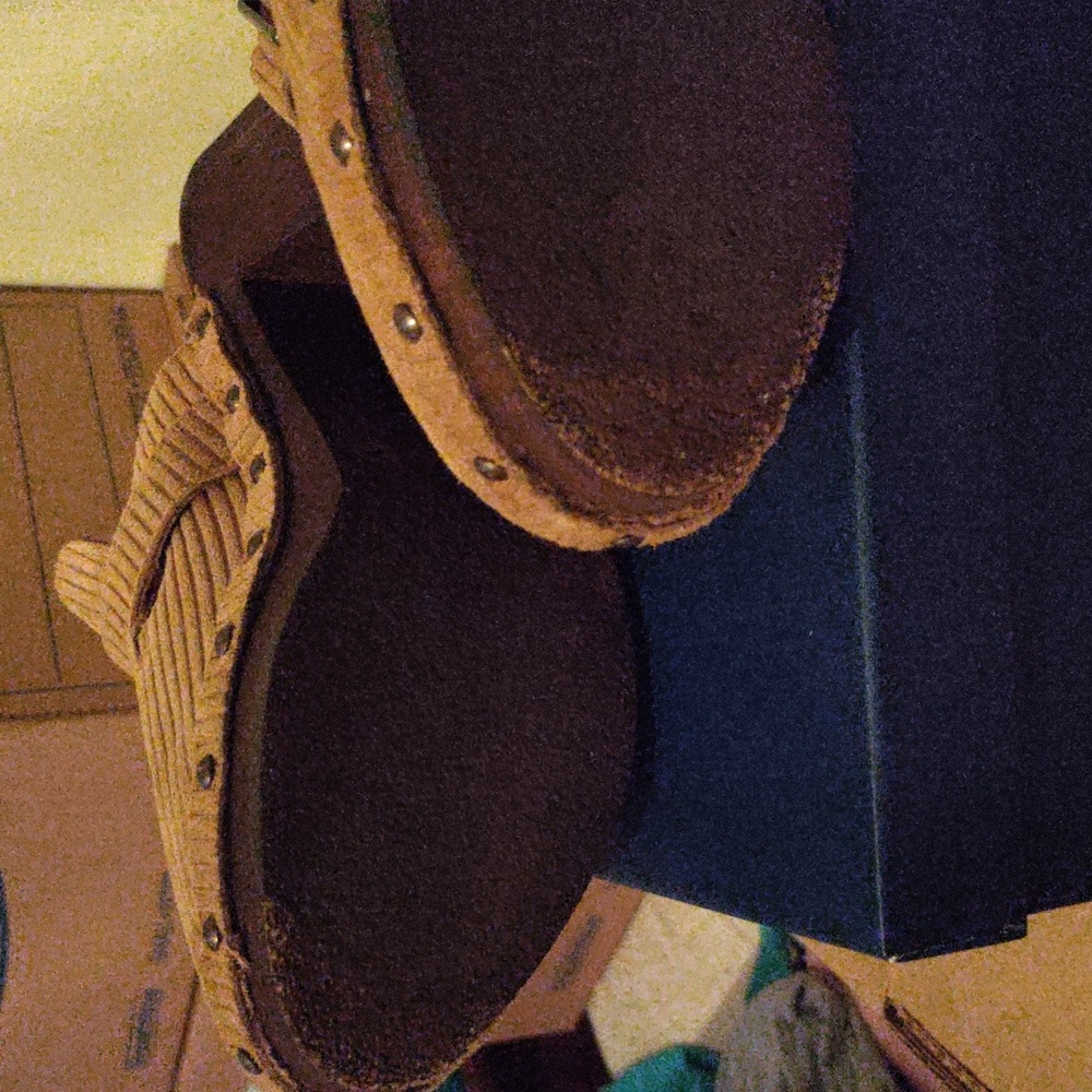 Shoes - Picture 3 of 7